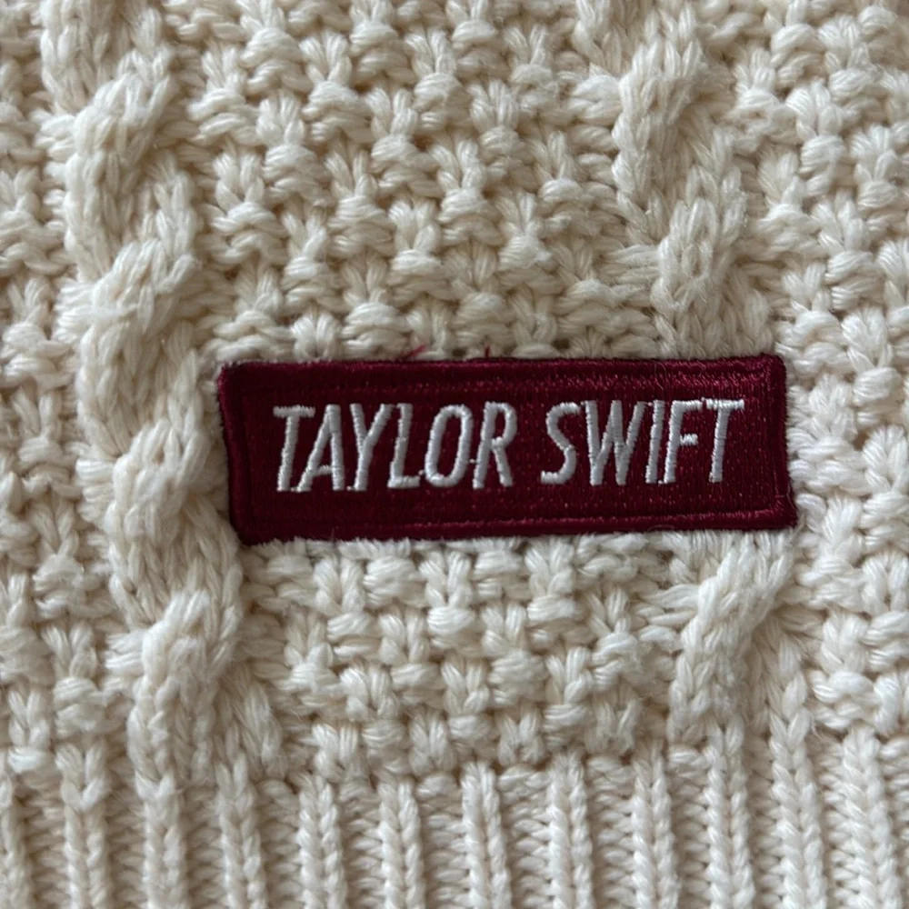 Taylor Swift Red Cardigan - Picture 3 of 7